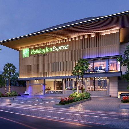 Holiday Inn Express Bali Sunset Road By Ihg Kuta  Exterior photo