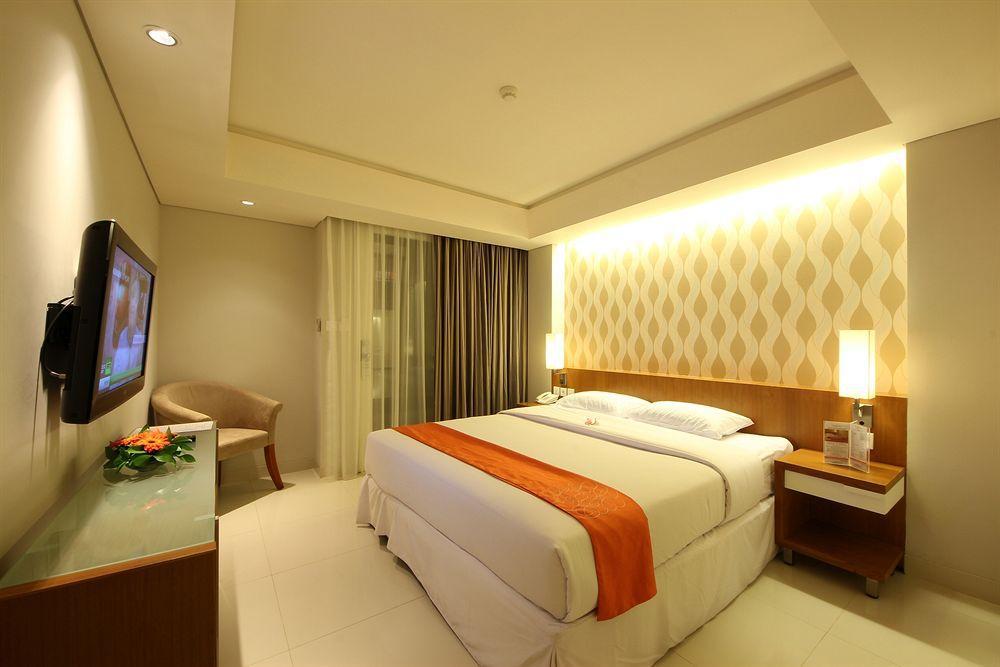Holiday Inn Express Bali Sunset Road By Ihg Kuta  Exterior photo