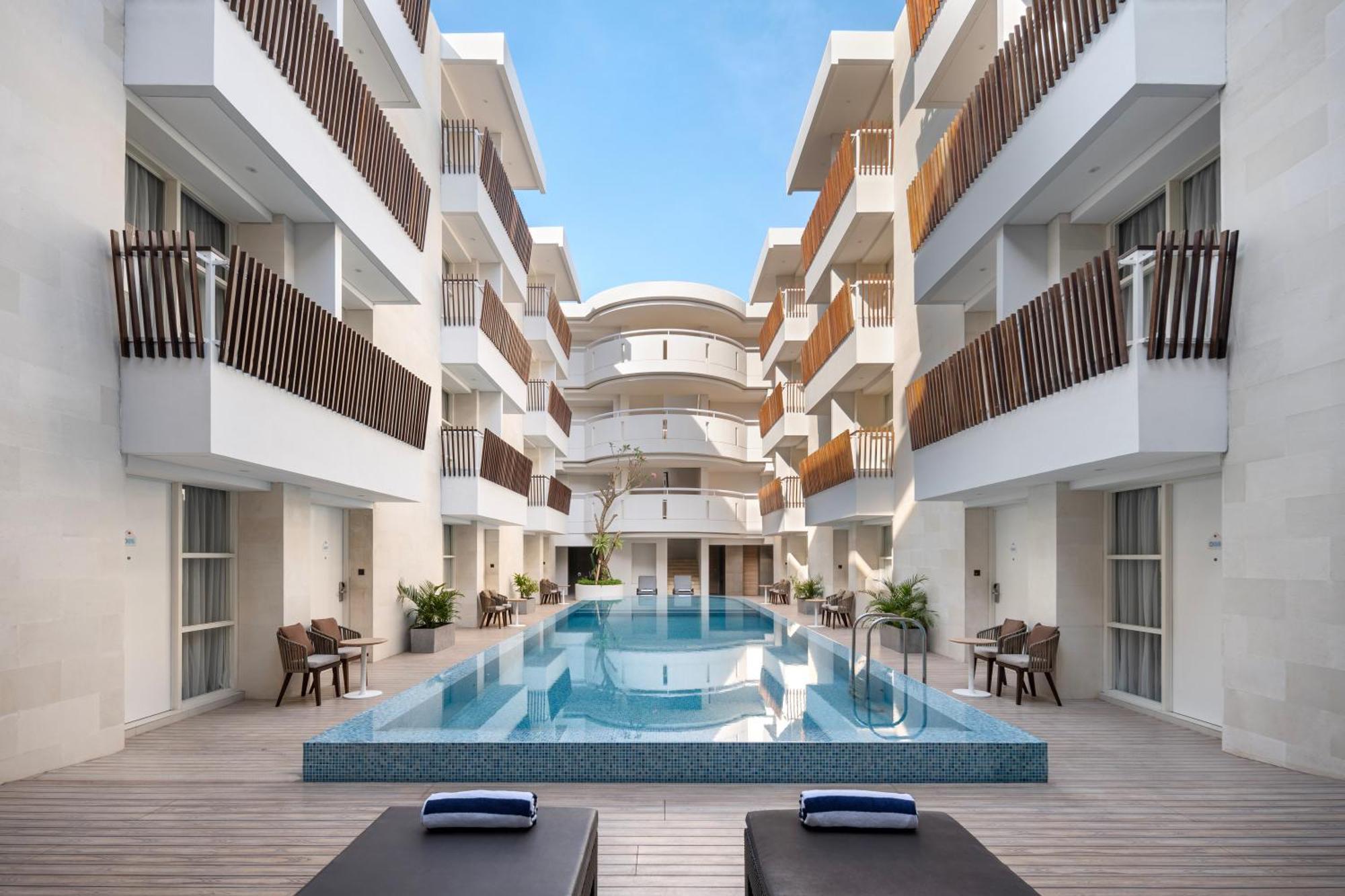 Holiday Inn Express Bali Sunset Road By Ihg Kuta  Exterior photo