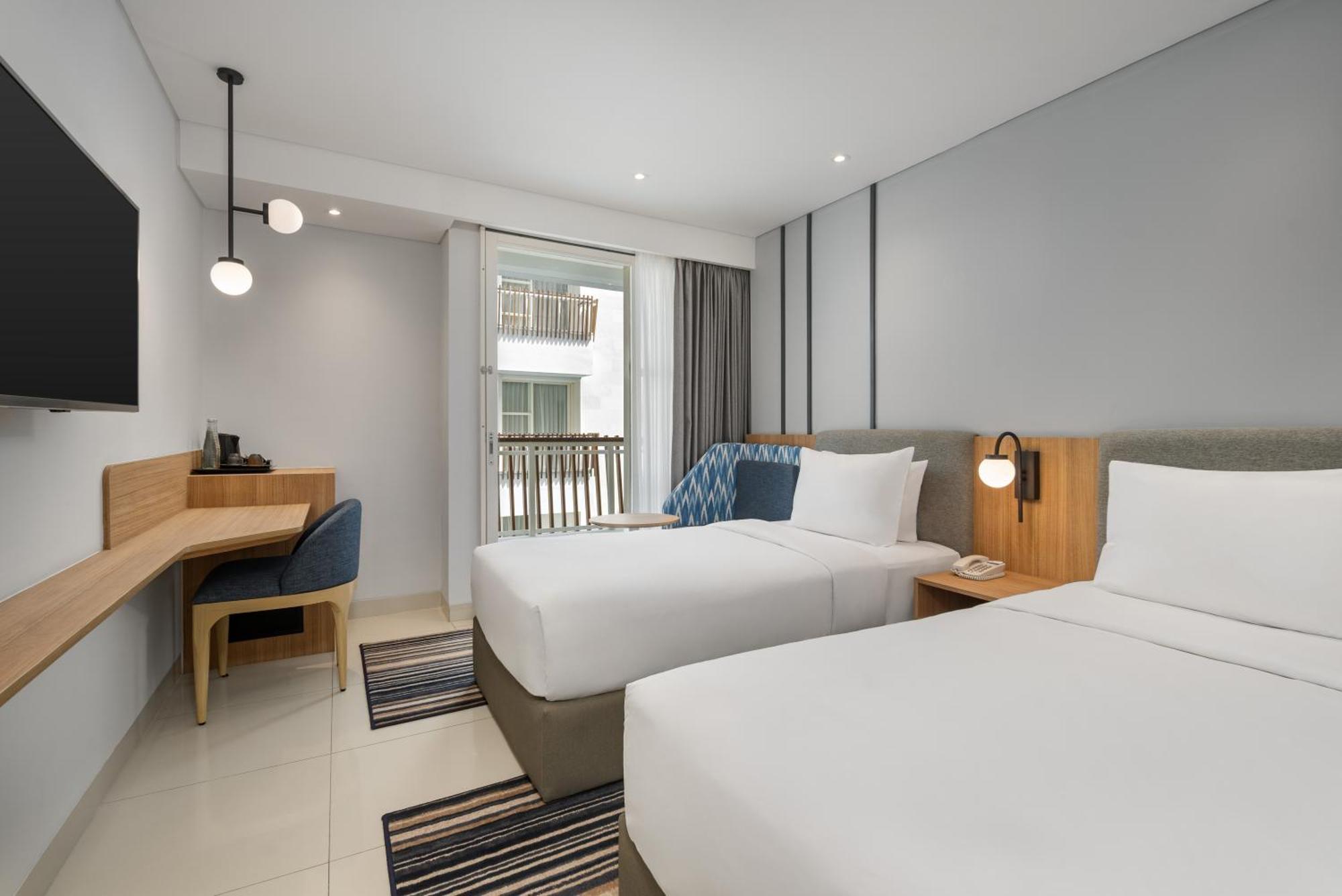 Holiday Inn Express Bali Sunset Road By Ihg Kuta  Exterior photo
