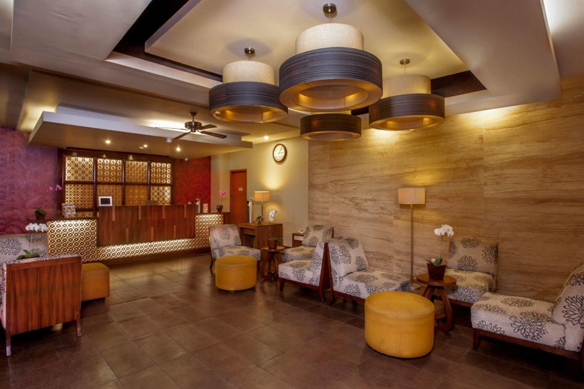 Holiday Inn Express Bali Sunset Road By Ihg Kuta  Exterior photo