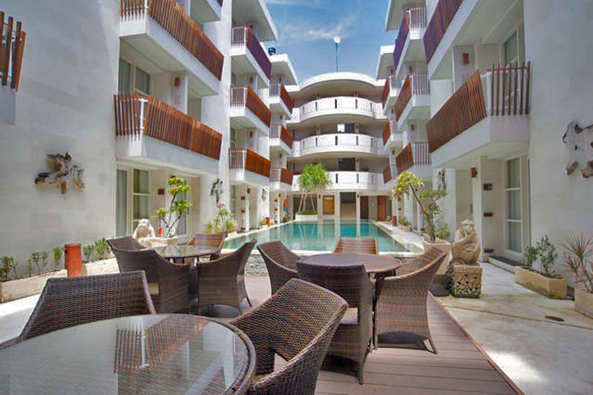 Holiday Inn Express Bali Sunset Road By Ihg Kuta  Exterior photo