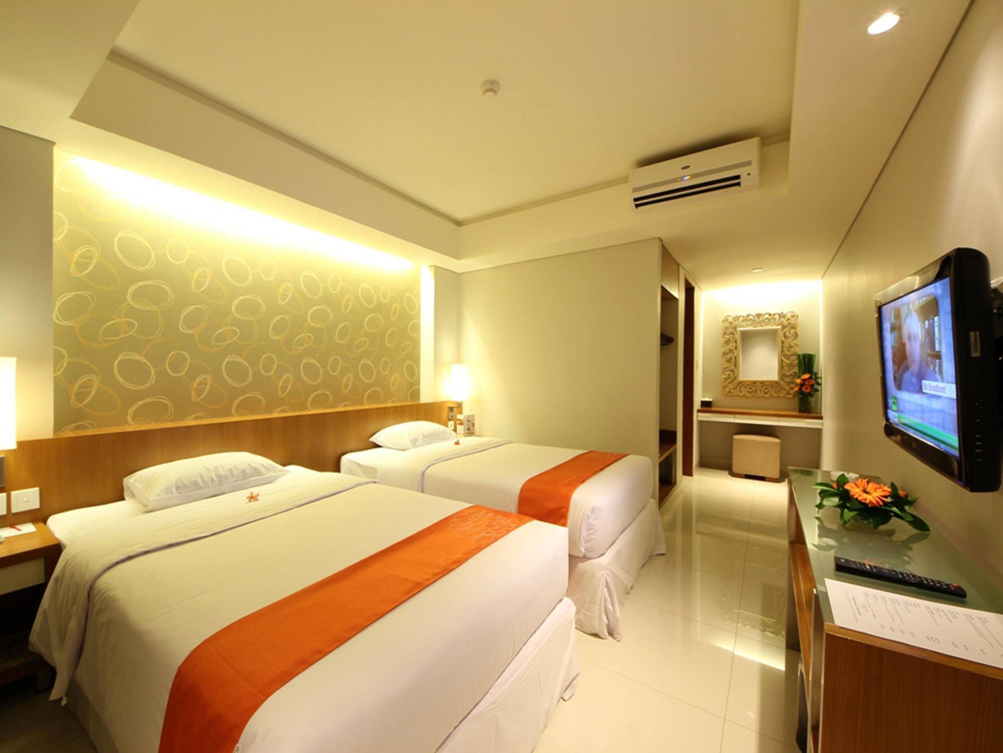 Holiday Inn Express Bali Sunset Road By Ihg Kuta  Exterior photo