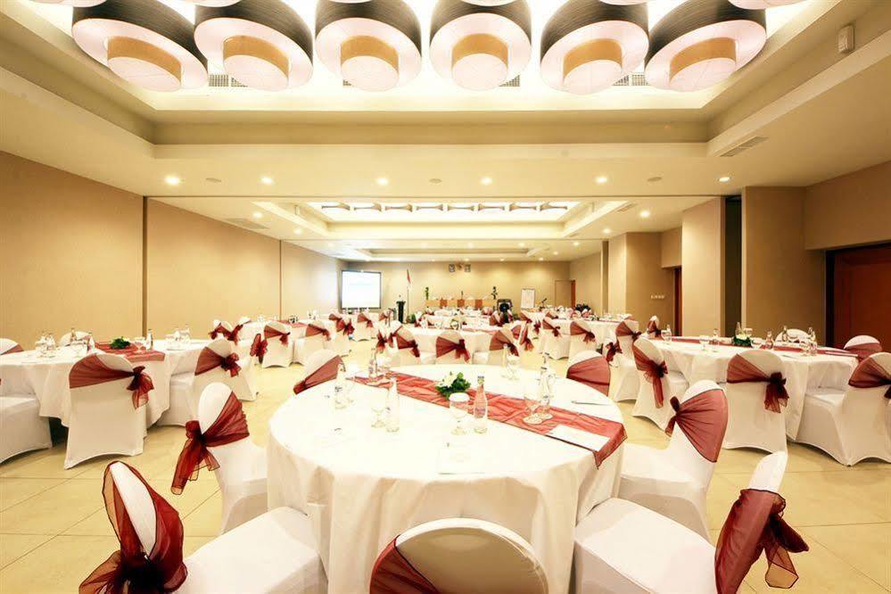 Holiday Inn Express Bali Sunset Road By Ihg Kuta  Exterior photo