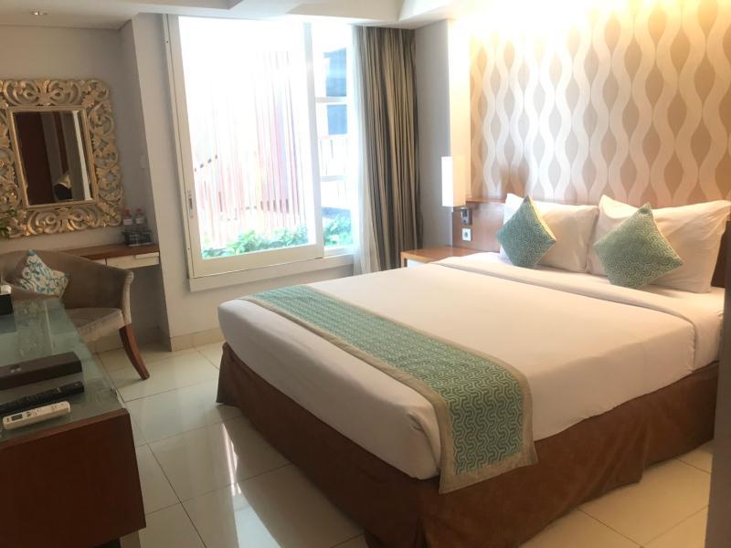 Holiday Inn Express Bali Sunset Road By Ihg Kuta  Exterior photo