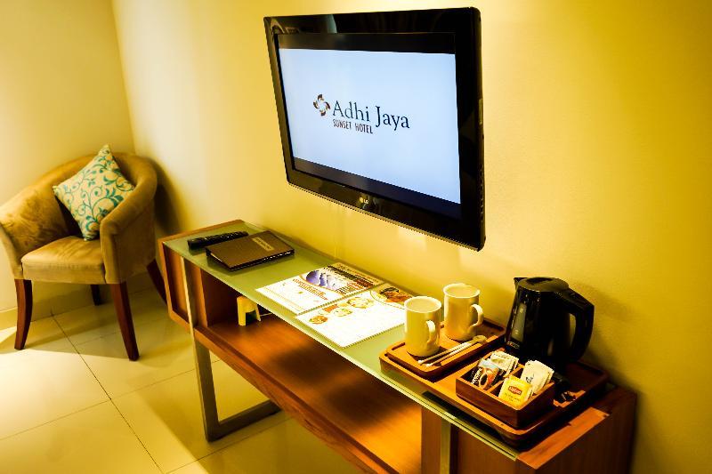 Holiday Inn Express Bali Sunset Road By Ihg Kuta  Exterior photo