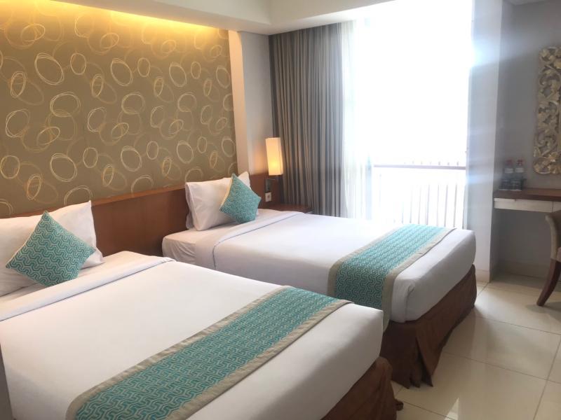 Holiday Inn Express Bali Sunset Road By Ihg Kuta  Exterior photo