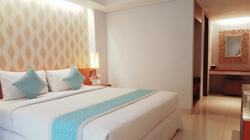 Holiday Inn Express Bali Sunset Road By Ihg Kuta  Exterior photo